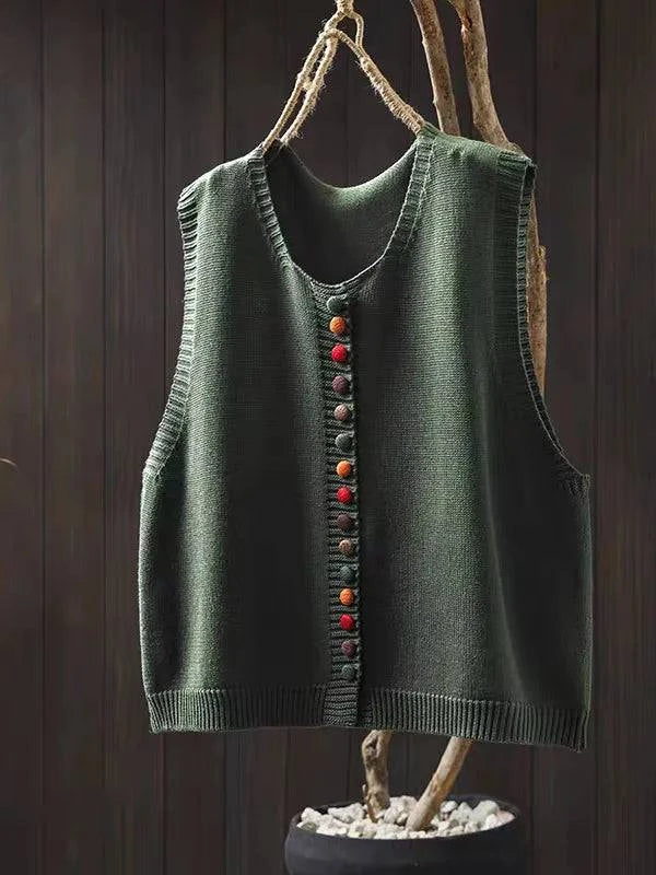Cardigan chic quotidien Sadie de Danoir Paris, doux, confortable, en tissu léger avec boutons et manches longues, porté sur un mannequin.