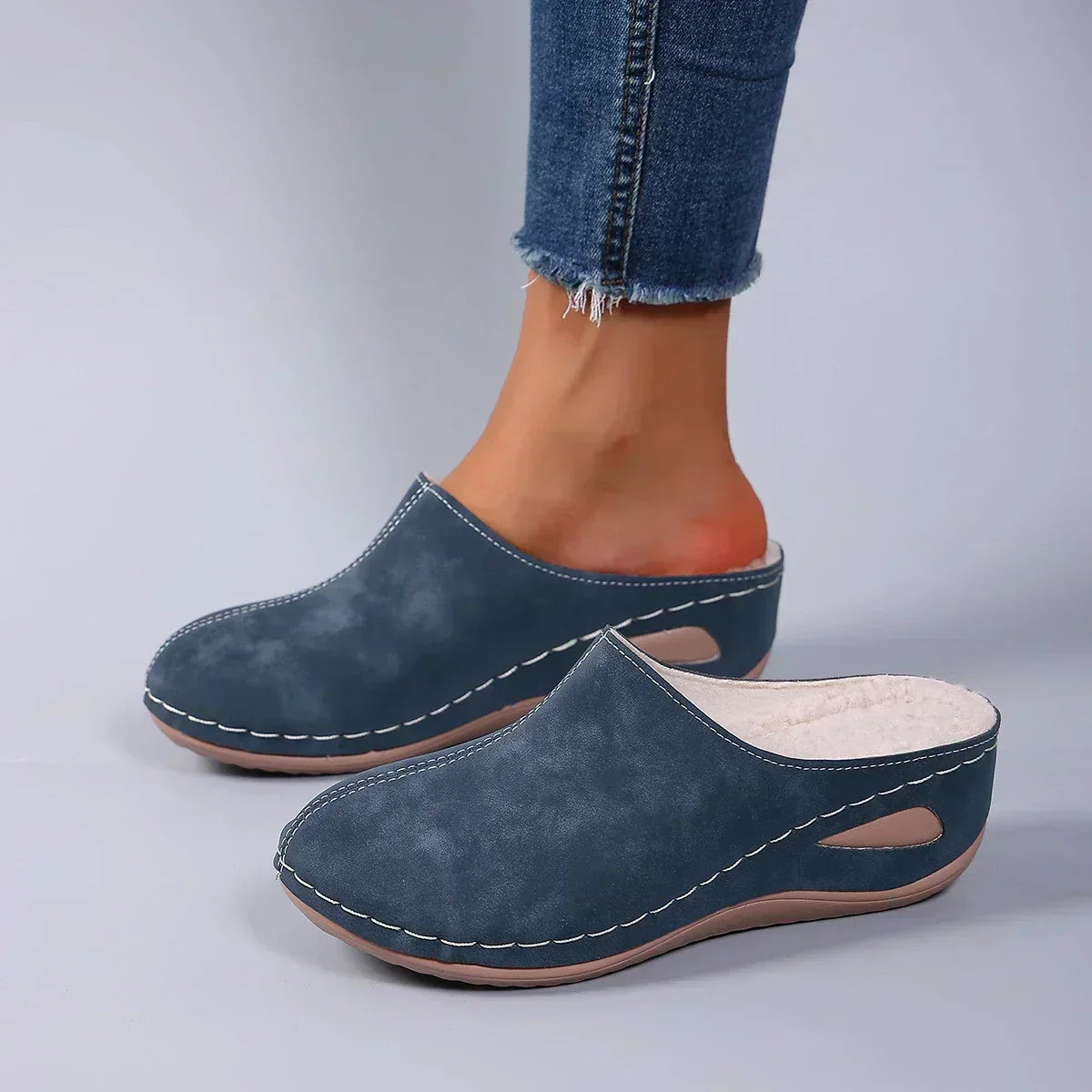 Pantoufles orthopédiques Mare de Danoir Paris, chaussures confortables pour le soutien du pied, en image.