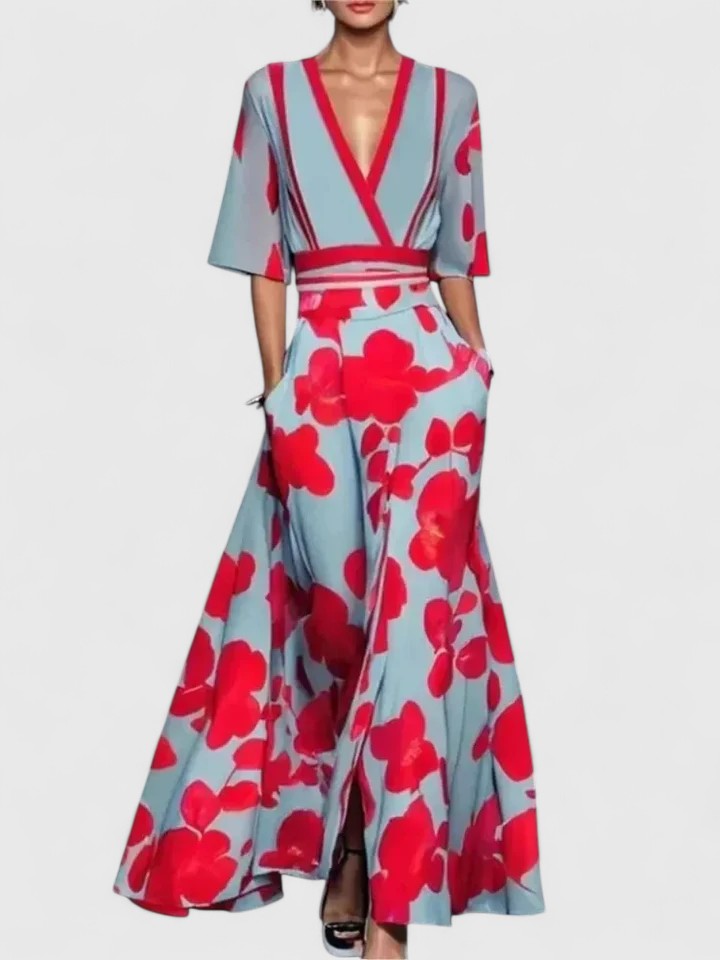 Robe longue Aimee de Danoir Paris, maxi dress élégante en tissu fluide, portée avec décolleté et manches longues, vue de face.