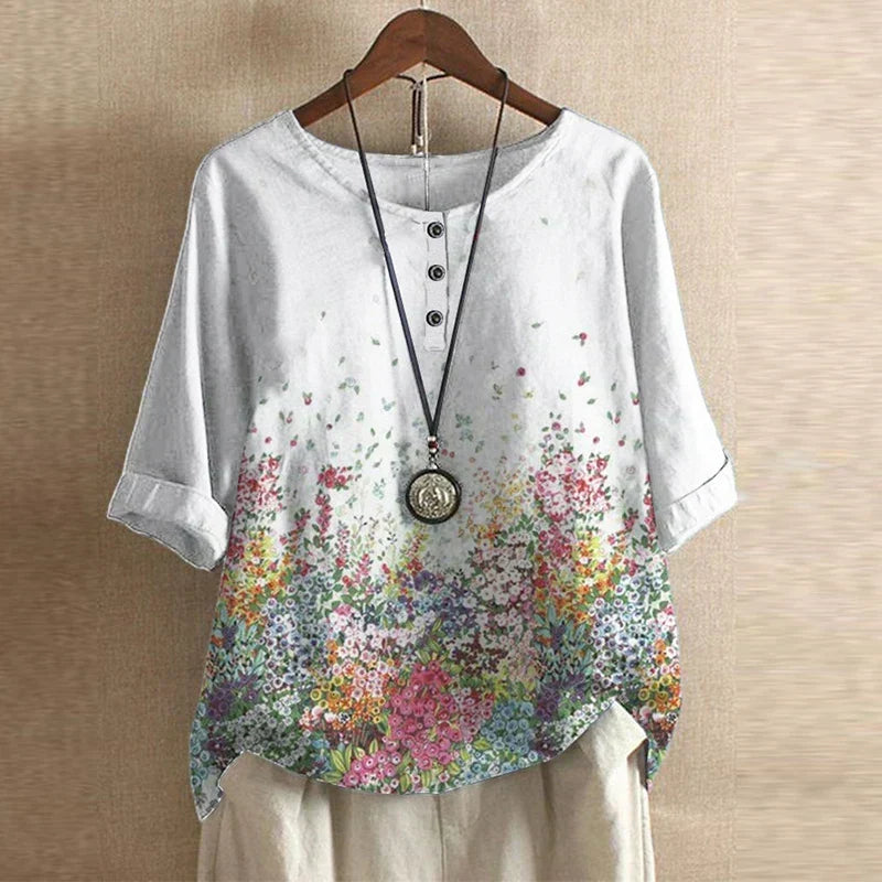 Blouse d'inspiration rétro Anya™ de Danoir Paris, en tissu léger avec cols et manches longues, vue en gros plan.
