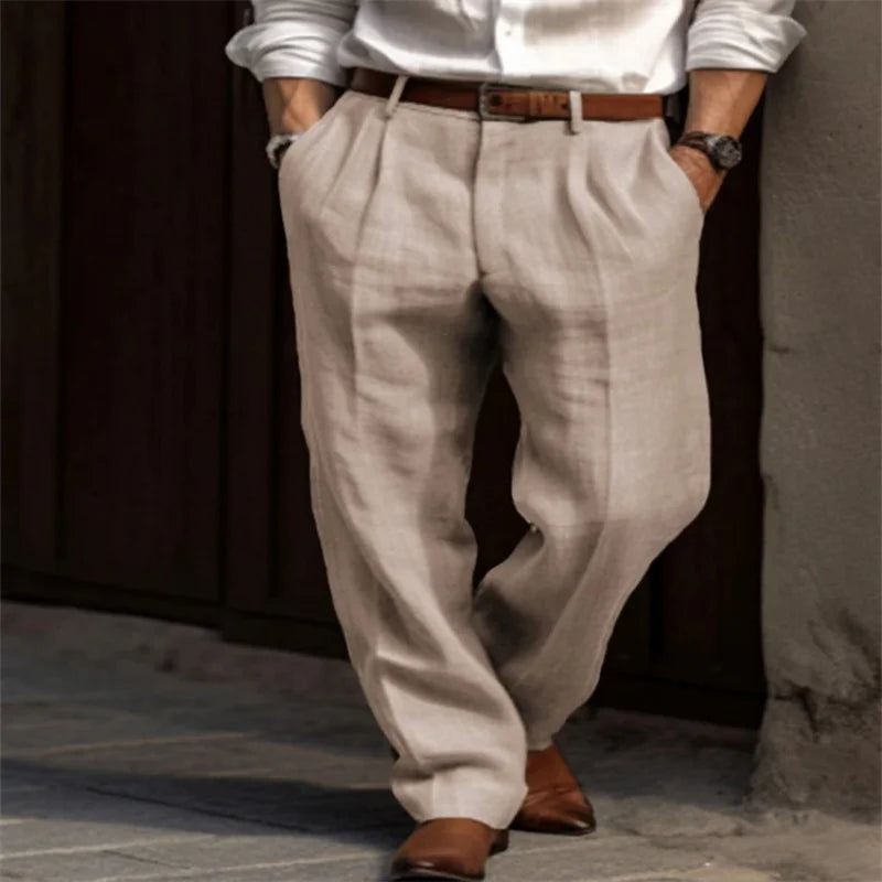 Pantalons sarthoriales en lin Corsaro de Danoir Paris, coupe élégante avec ceinture et poches, tissu léger pour l'été.