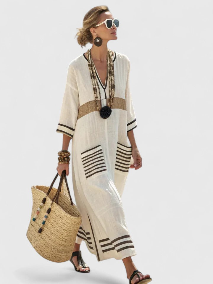 Robe longue maxi Danoir Paris Kyvanna en tissu léger avec décolleté en V et manches longues, portée élégante pour occasion spéciale