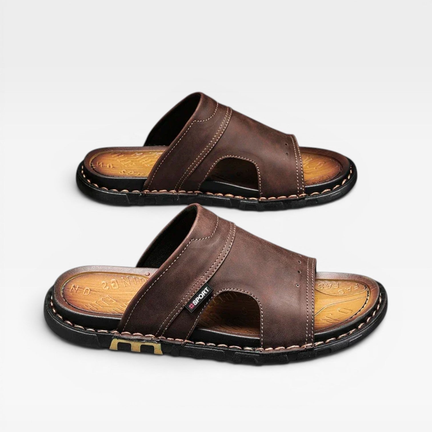 Sandales slides en cuir pour hommes Danoir Paris, style estival classique à enfiler, à bout ouvert, confort et élégance.