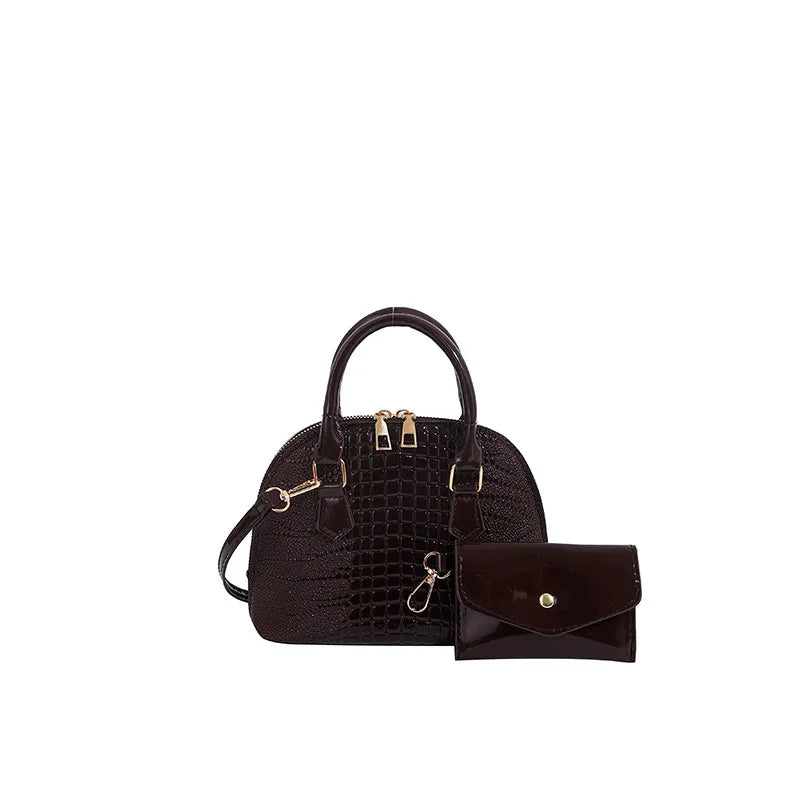 Sac Shell en cuir véritable à motif crocodile de Danoir Paris, élégant et polyvalent, avec texture en cuir crocodile.