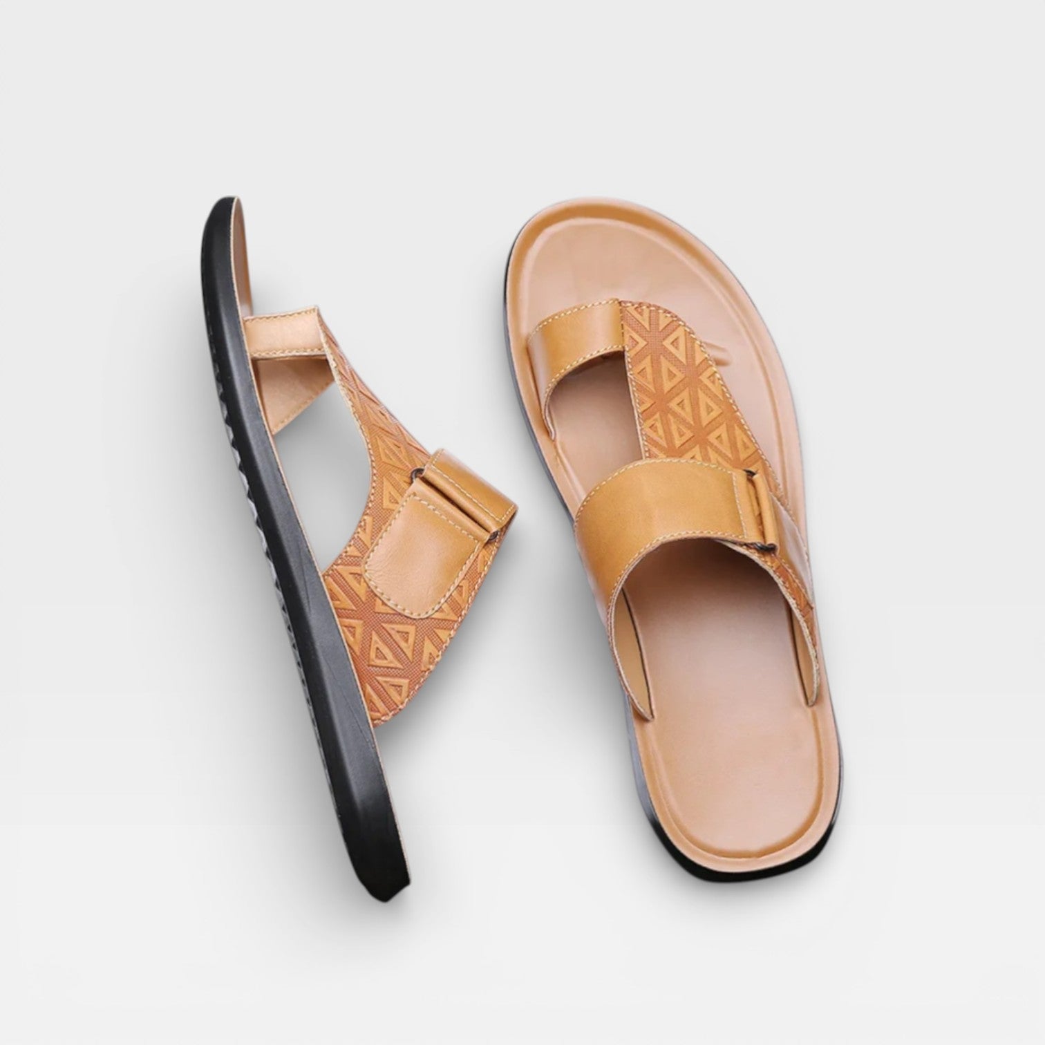 Sandales en cuir pour hommes Danoir Paris avec semelle souple, parfaites pour un usage quotidien, visibles en gros plan.