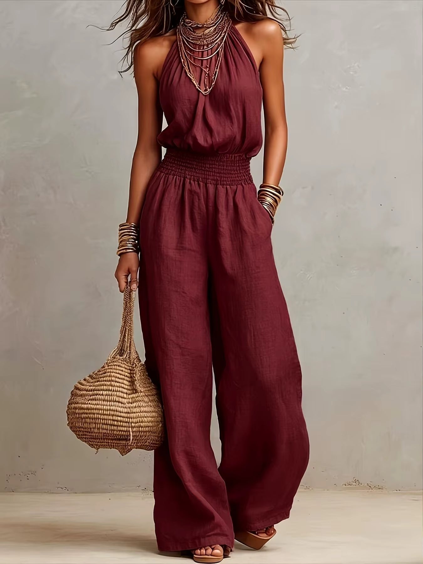 Combinaison pantalon large à col halter Danoir Paris, modèle Valeria avec jambes larges et design élégant, vue de face.