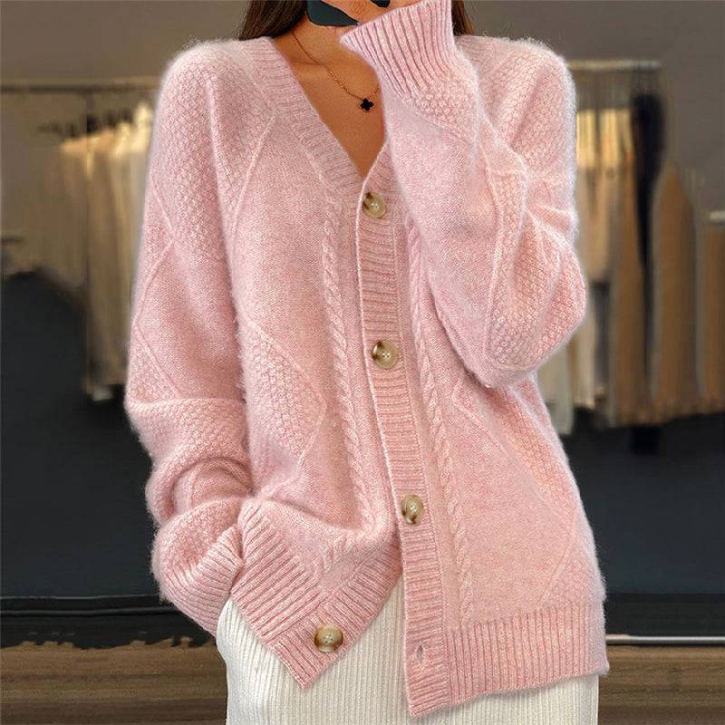Cardigan chic et confortable Danoir Paris, modèle Sofia Amoretti Joselyn, en tricot avec col et manches longues.