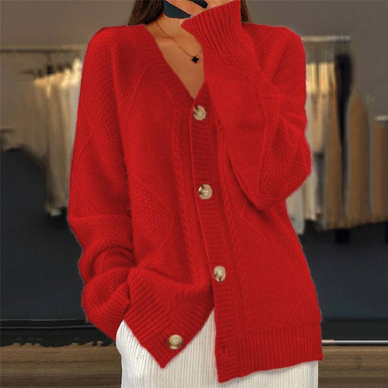Cardigan chic et confortable Danoir Paris, modèle FR797, en maille douce, porté par Sofia Amoretti.