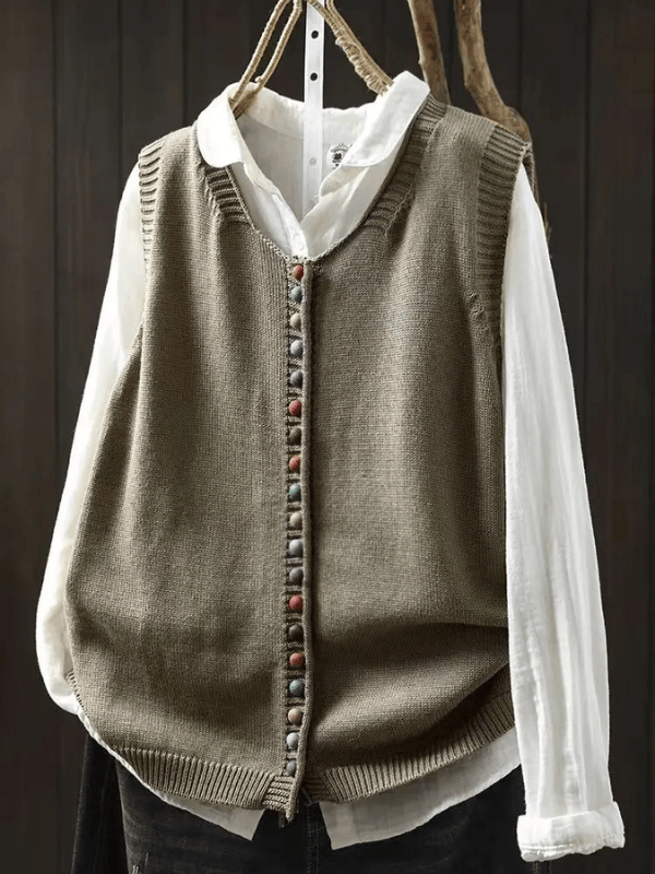 Cardigan chic quotidien Sadie de Danoir Paris, en maille douce avec boutons, porté sur un mannequin.