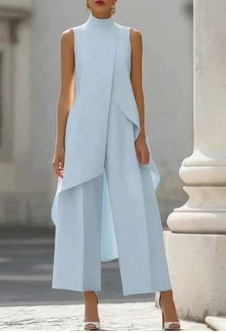 Ensemble femme Catalina de Danoir Paris avec haut col haut et pantalons palazzo, porté par une femme.