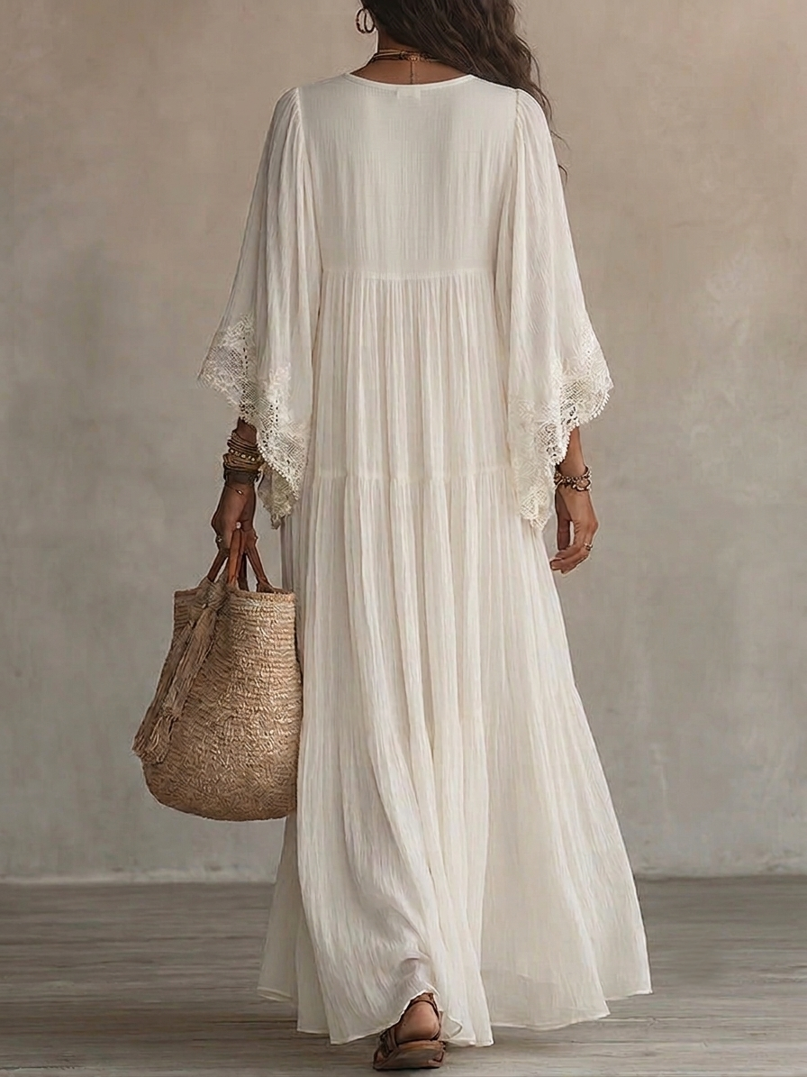 Robe longue en chiffon ivoire et dentelle Celeste de Danoir Paris, détail de la dentelle et du tissu fluide.
