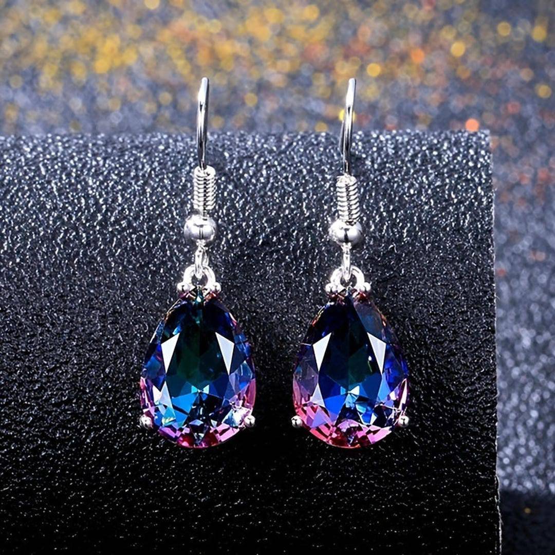 Boucles d'oreilles Danoir Paris Sapphire Rainbow Elegance avec pierres précieuses colorées et design élégant.