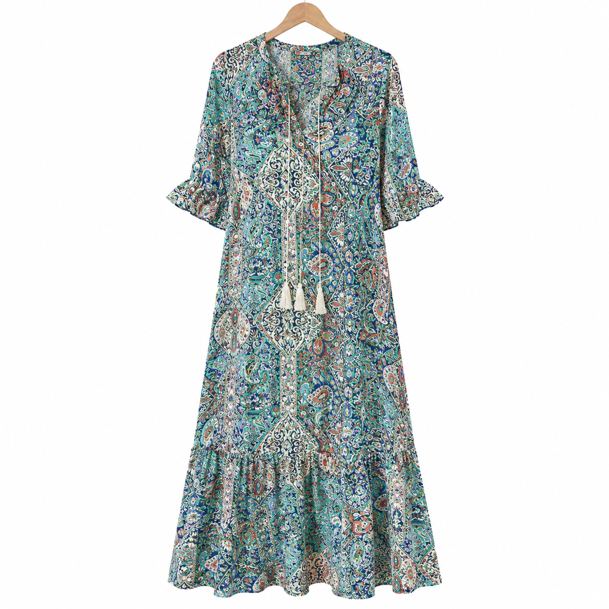 Robe bohème Gene de Danoir Paris avec motifs floraux et coupe fluide, portée par un mannequin sur fond neutre.