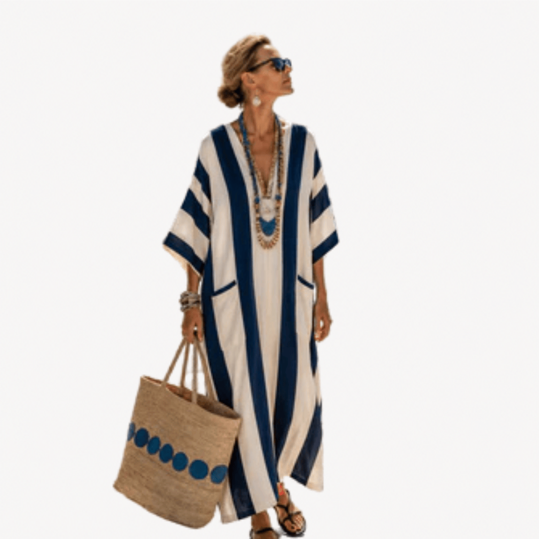 Caftán long Danoir Paris en tissu léger avec motifs floraux, porté sur un fond neutre.