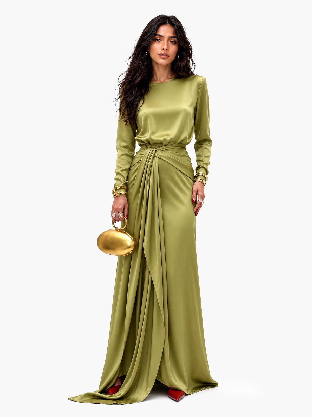 Robe longue femme en satin drapé Cassandra par Danoir Paris, tissu élégant et fluide, portée avec style.
