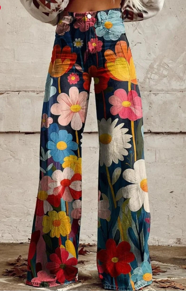 Pantalon floral décontracté et élégant Azly de Danoir Paris, tissu léger avec motif floral coloré, vue de face sur fond neutre.