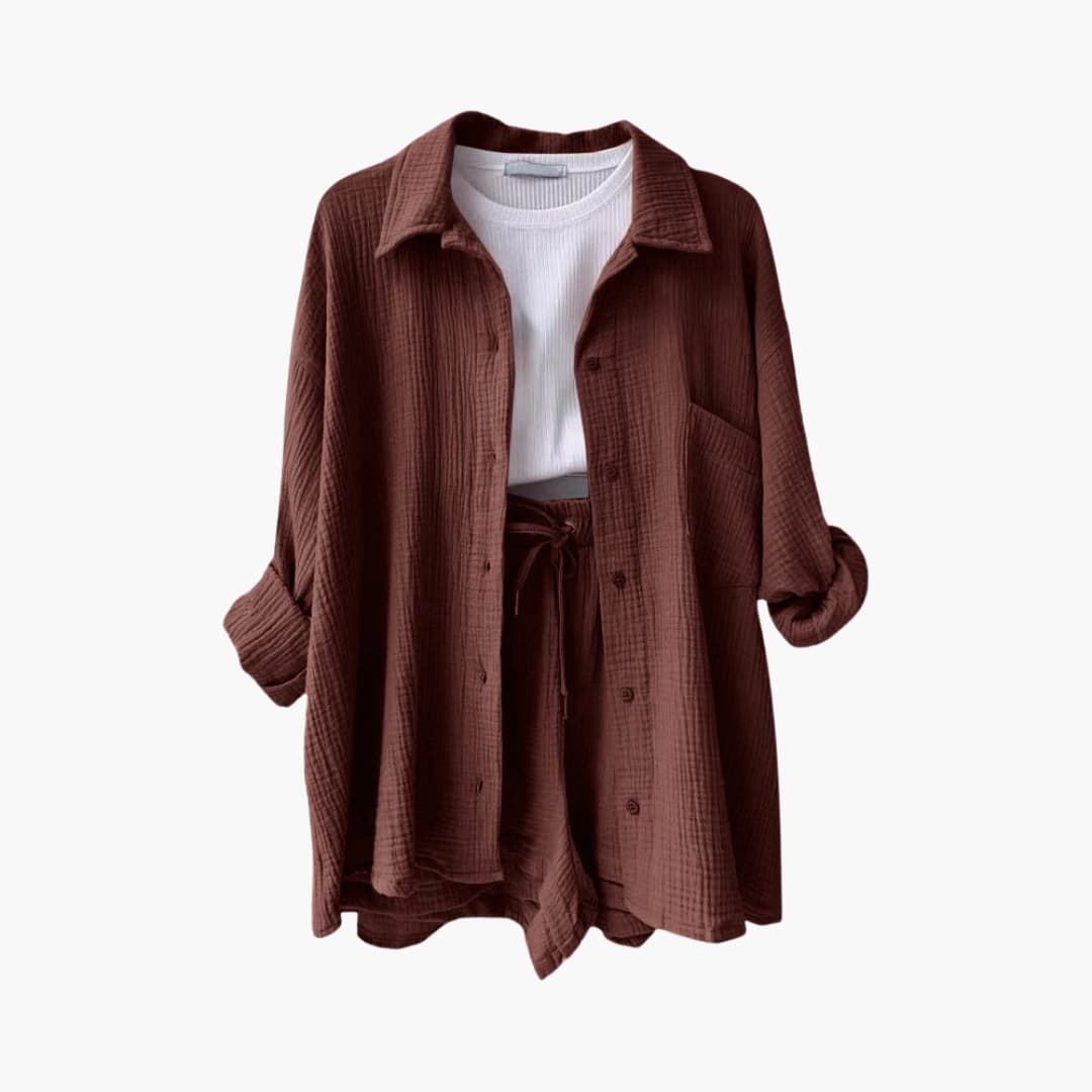 Ensemble 2 pièces Délya Danoir Paris en beige, vêtements confortables et élégants pour femmes, porté sur mannequin.