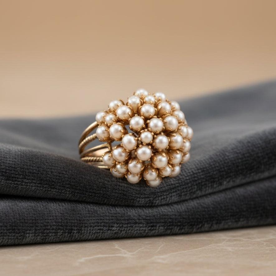Bague en or Danoir Paris avec perle incrustée classique, design élégant et raffinée pour femme.