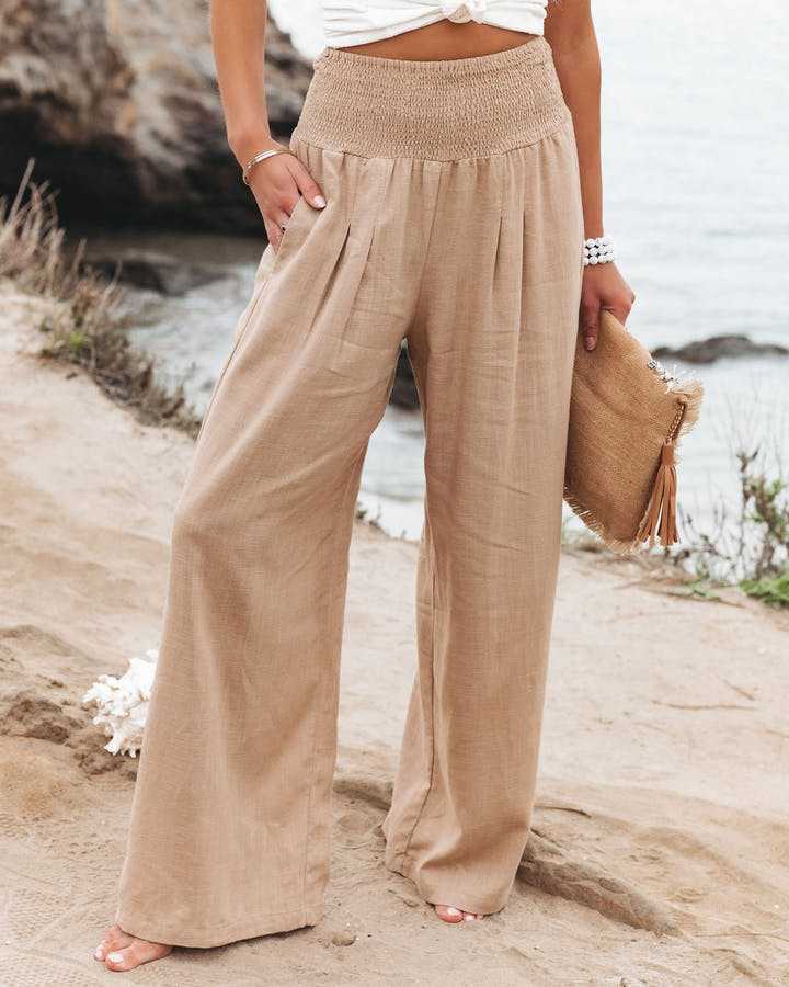 Pantalons larges beige de la collection #844 Danoir Paris, style chic, porté par un mannequin.