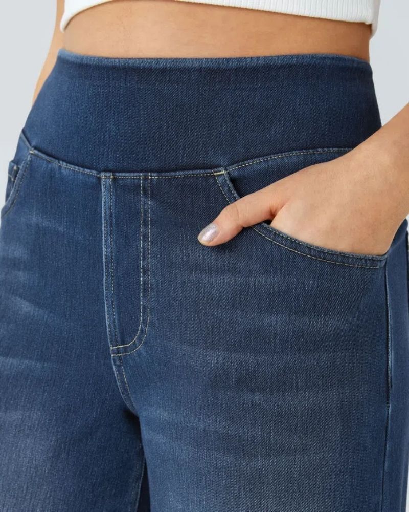 Jeans Ainsley Danoir Paris, coupe large et confortable, en denim gris et bleu, pour un style décontracté et tendance.