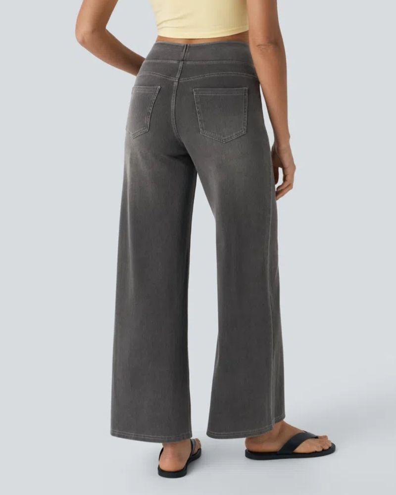 Jeans Ainsley Danoir Paris, coupe large confortable, couleur gris bleu, pour homme, image montrant la texture du tissu.
