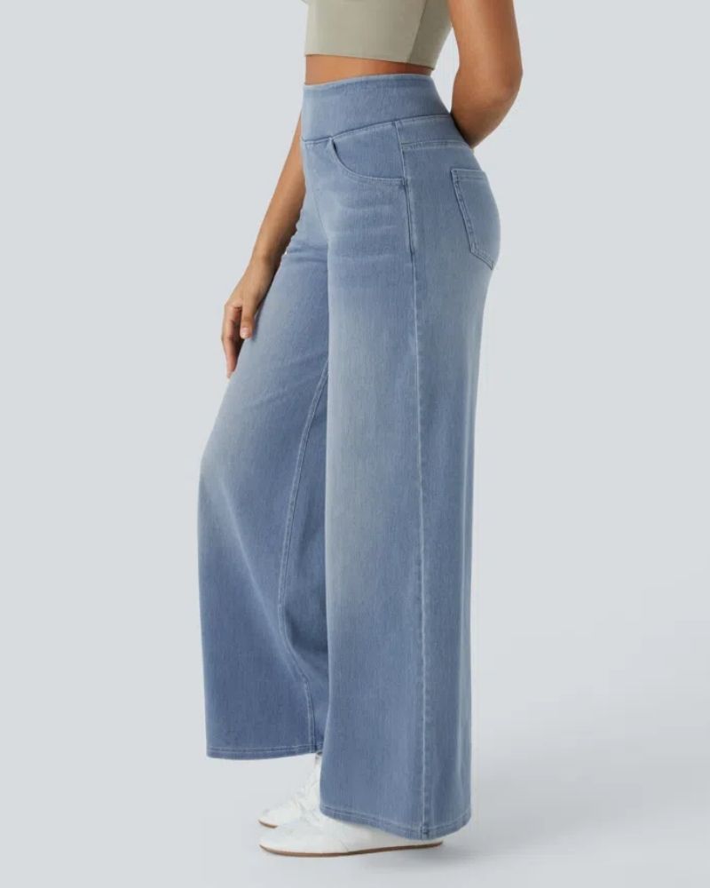 Jeans à jambe large Danoir Paris Ainsley, collection #844, couleur gris-bleu, coupe confortable, porté sur mannequin.