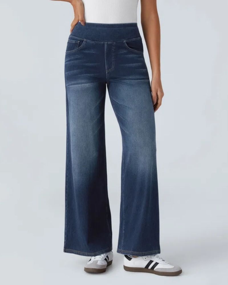 Jeans à jambe large Danoir Paris Ainsley, collection #844, en tissu gris-bleu, coupe confortable, vue de face.
