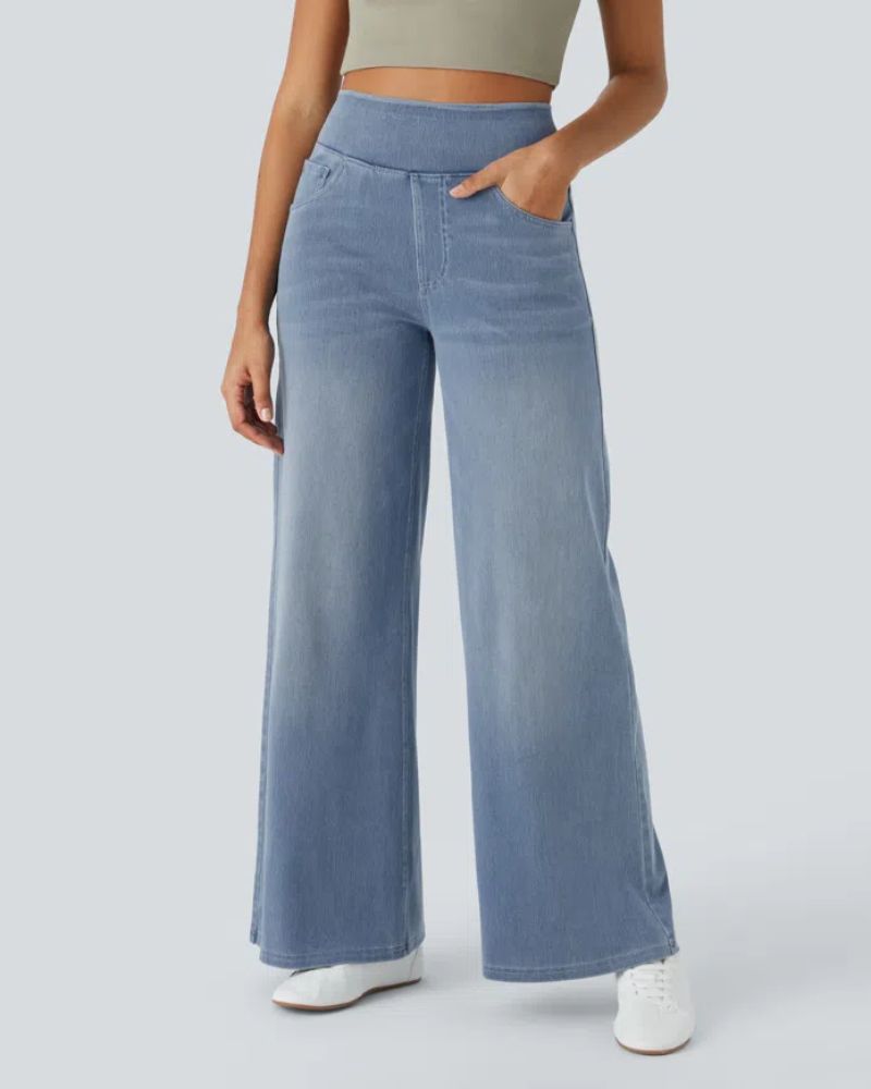 Jeans à jambe large Danoir Paris Ainsley, collection #844, couleur gris-bleu, tissu confortable, porté sur un mannequin.