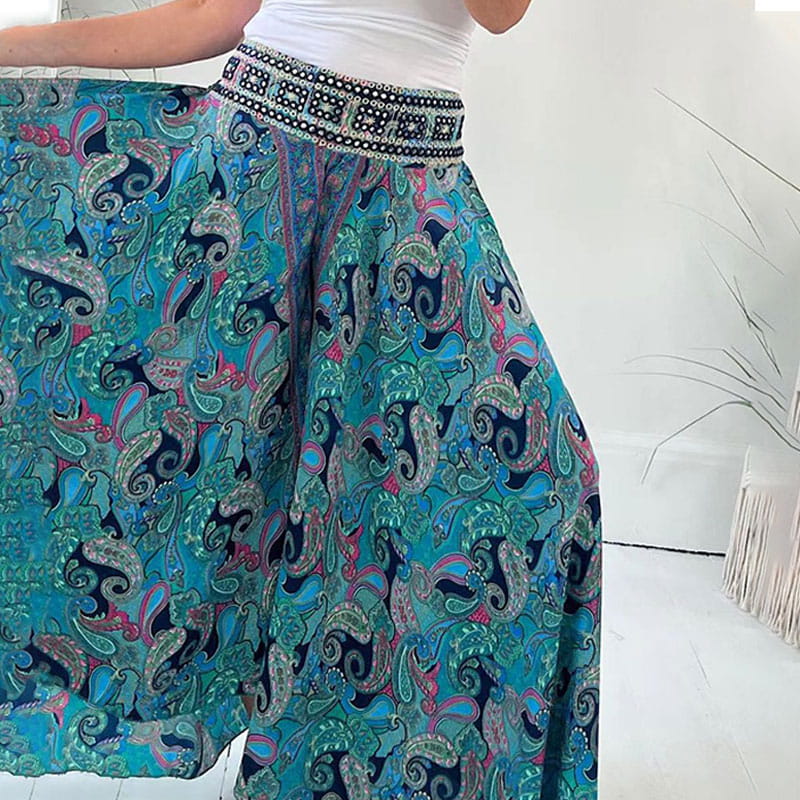 Pantalons boho chic légers Reagan de la collection #844 de Danoir Paris, en rouge, avec coupe fluide et style décontracté.