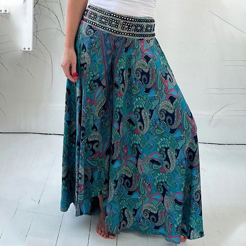 Pantalons boho chic légers Reagan de la collection #844 par Danoir Paris, couleur rouge, vue de face sur mannequin.