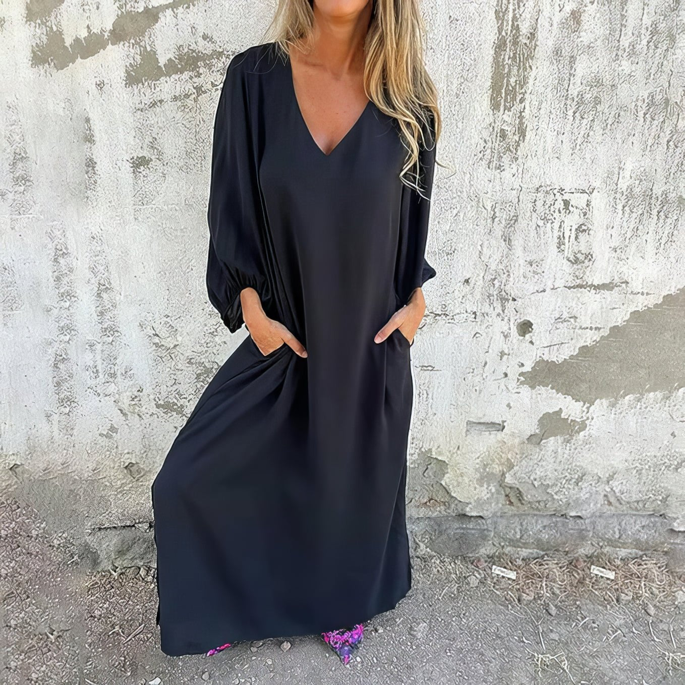 Robe bohème élégante Susane de Danoir Paris en tissu abricot, détail fluide et style sophistiqué.