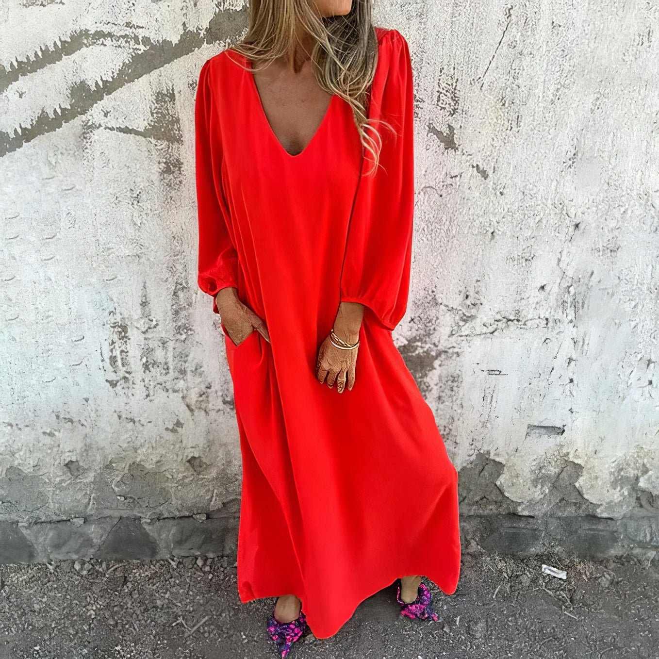 Robe bohème élégante Susane en abricot de Danoir Paris, tissu fluide et détails raffinés pour un style chic et décontracté.