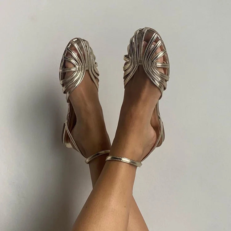 Sandales Danoir Paris Vittoria avec bijoux dorés, chaussures élégantes en argent pour femme, vue de côté.