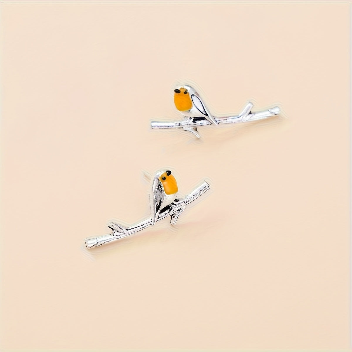 Boucles d'oreilles Danoir Paris en forme d'oiseau cartoon, motifs colorés et ludiques, parfaites pour un style original.