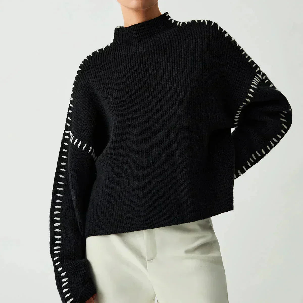 Pull confortable Danoir Paris Nia pour l'automne, en tissu doux noir, idéal pour un look décontracté et chaud.
