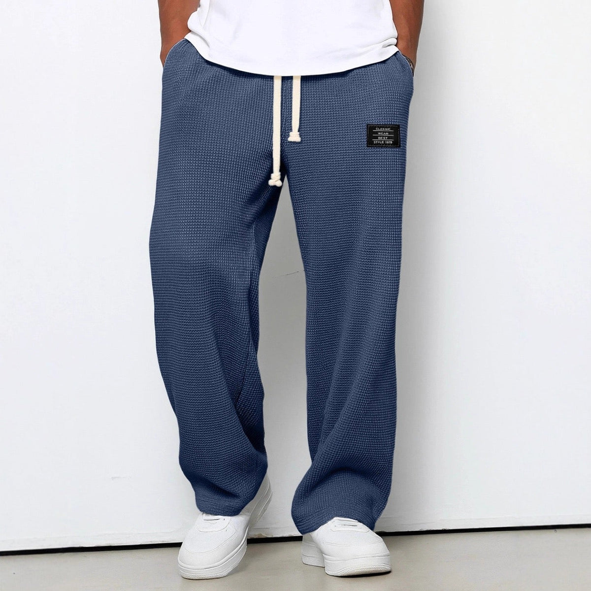 Pyjama Danoir Paris Sam Máximo Relax en tissu bleu, look confortable avec détails élégants, pour un sommeil relaxant.