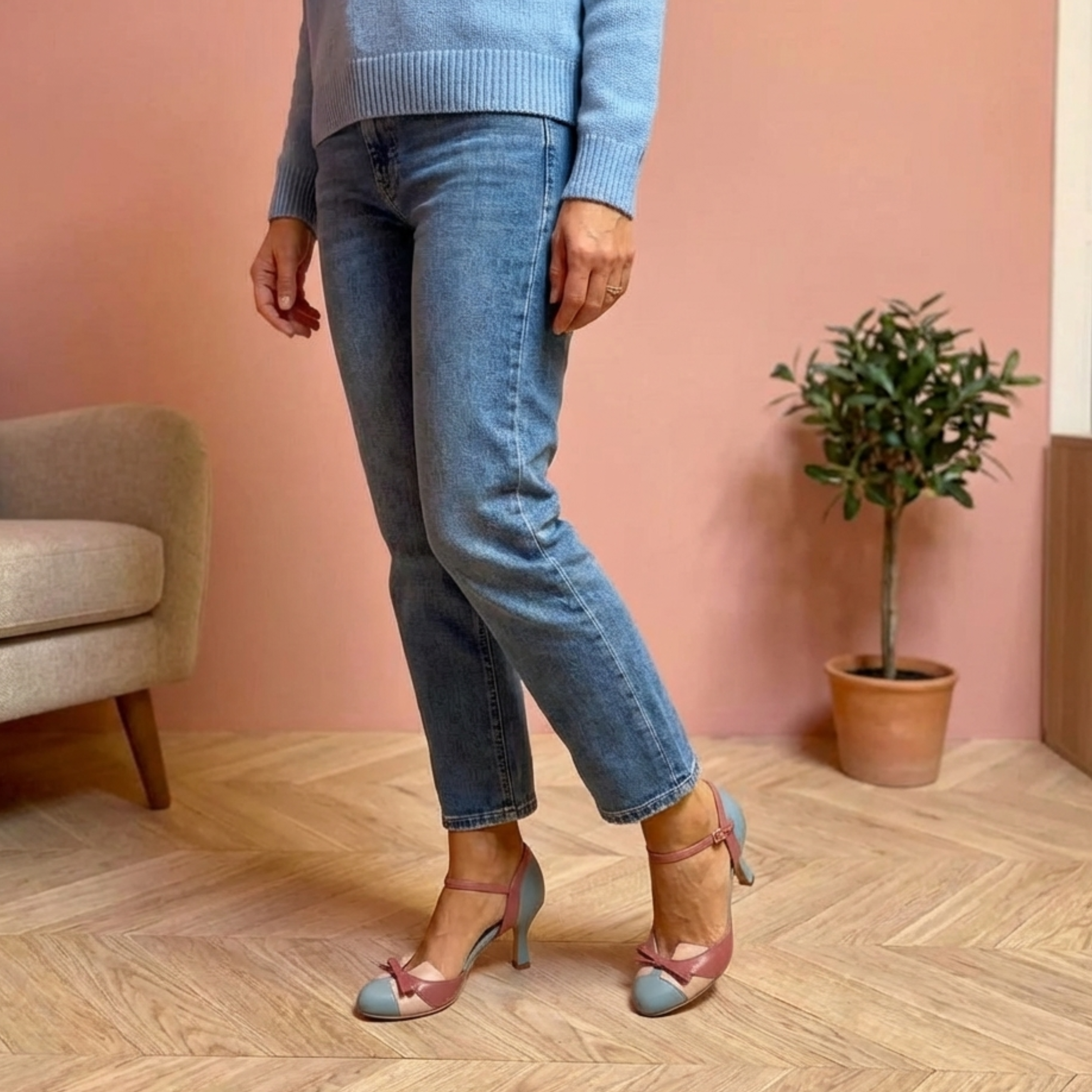 Sandales vintage Vessa de Danoir Paris en cuir bleu poudre, style élégant et confortable pour femmes.