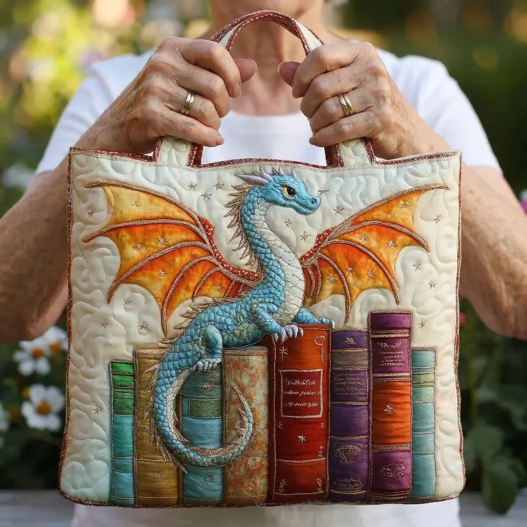 Sac à main artisanat Danoir Paris, sac en cuir vert émeraude avec dragon sculpté, dimensions 38 x 35 cm.