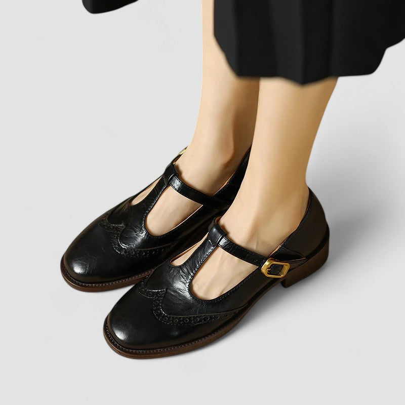 Chaussures bébé Émilienne™ Danoir Paris style Oxford beige en cuir avec lacets, pour un look élégant et confortable.