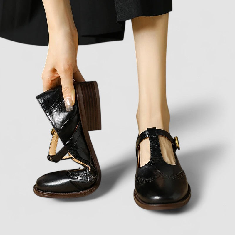Chaussures bébés Émilienne™ Danoir Paris style oxford beige en cuir pour enfants, avec lacets et semelle antidérapante.