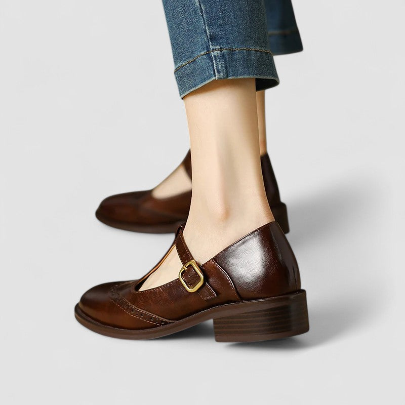 Chaussures bébé Danoir Paris Émilienne™ style Oxford beige en cuir avec lacets, pour un look élégant et confortable.