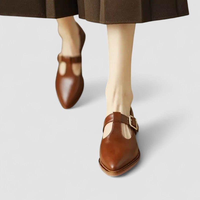 Chaussures bébé Danoir Paris Séraphine™ à bout pointu en beige, confortables et élégantes pour petits pieds.