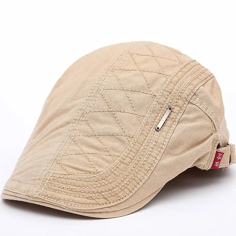Casquette vintage pour animal de compagnie Bloom™ de Danoir Paris, en tissu beige avec logo brodé, style rétro et confortable.