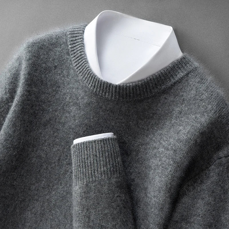 Pull doux et chaud Andrzej de Danoir Paris en beige caramel, texture confortable et style élégant pour l’hiver.