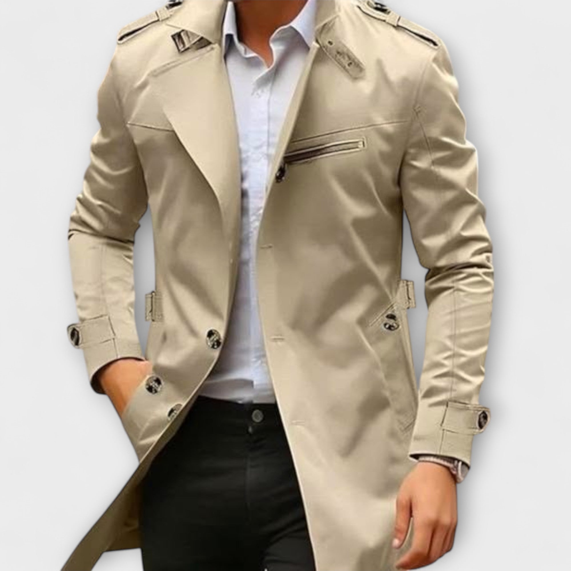 Veste en beige clair Danoir Paris™ faite main, vêtement de haute qualité, élégante et artisanale, pour un style sophistiqué.