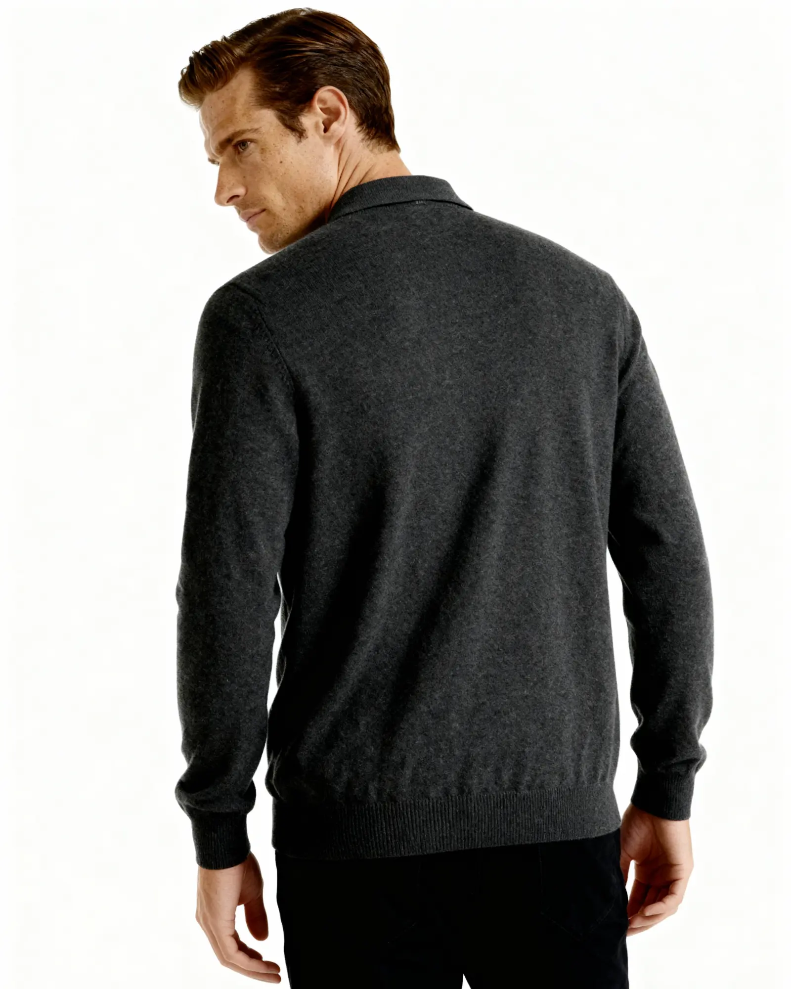 Pull en cachemire beige Danoir Paris, polo en 100 % cachemire avec col classique et finition élégante.