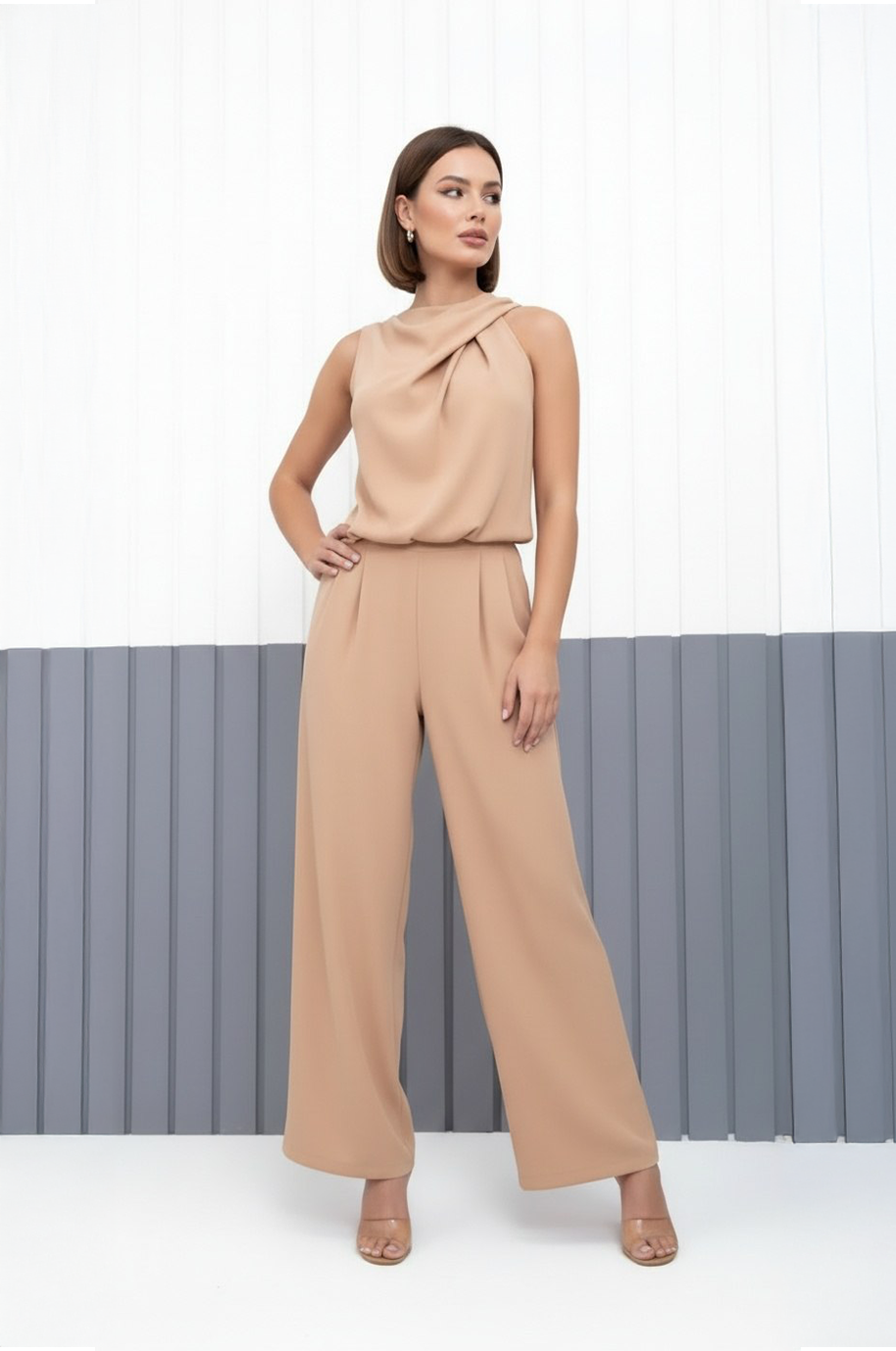 Combinaison élégante sans manches Danoir Paris Élise en beige, taille S-38/40, style sophistiqué et moderne.