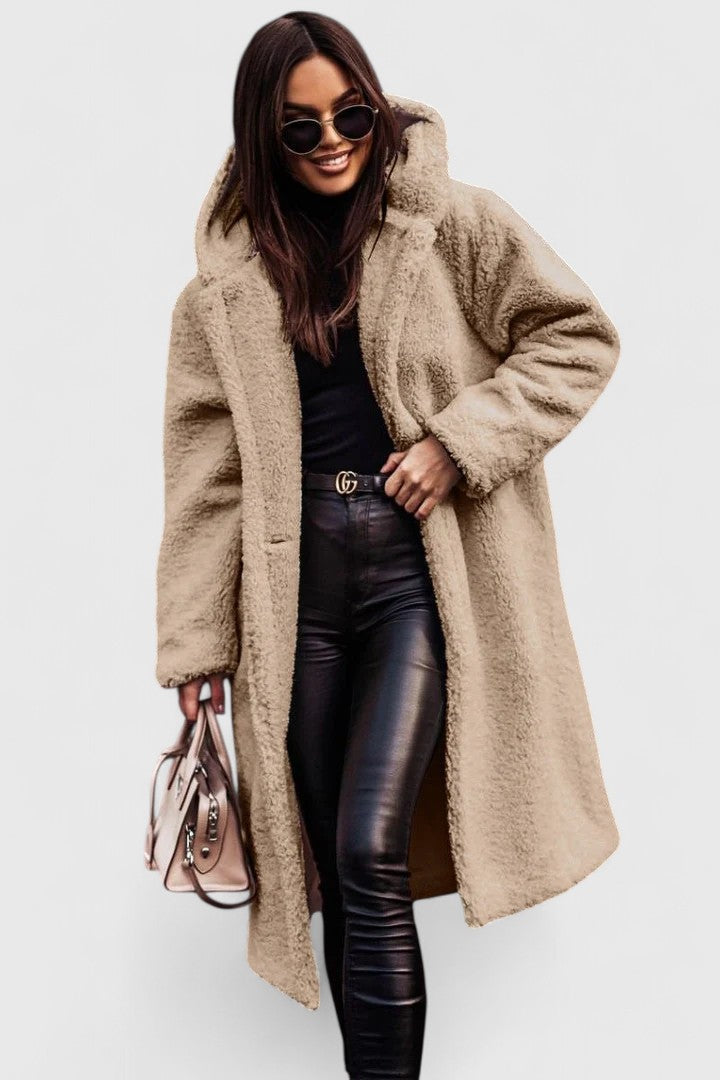 Veste élégante beige Danoir Paris Brionyssa, style moderne, tissu léger, adaptée pour une tenue chic et sophistiquée.