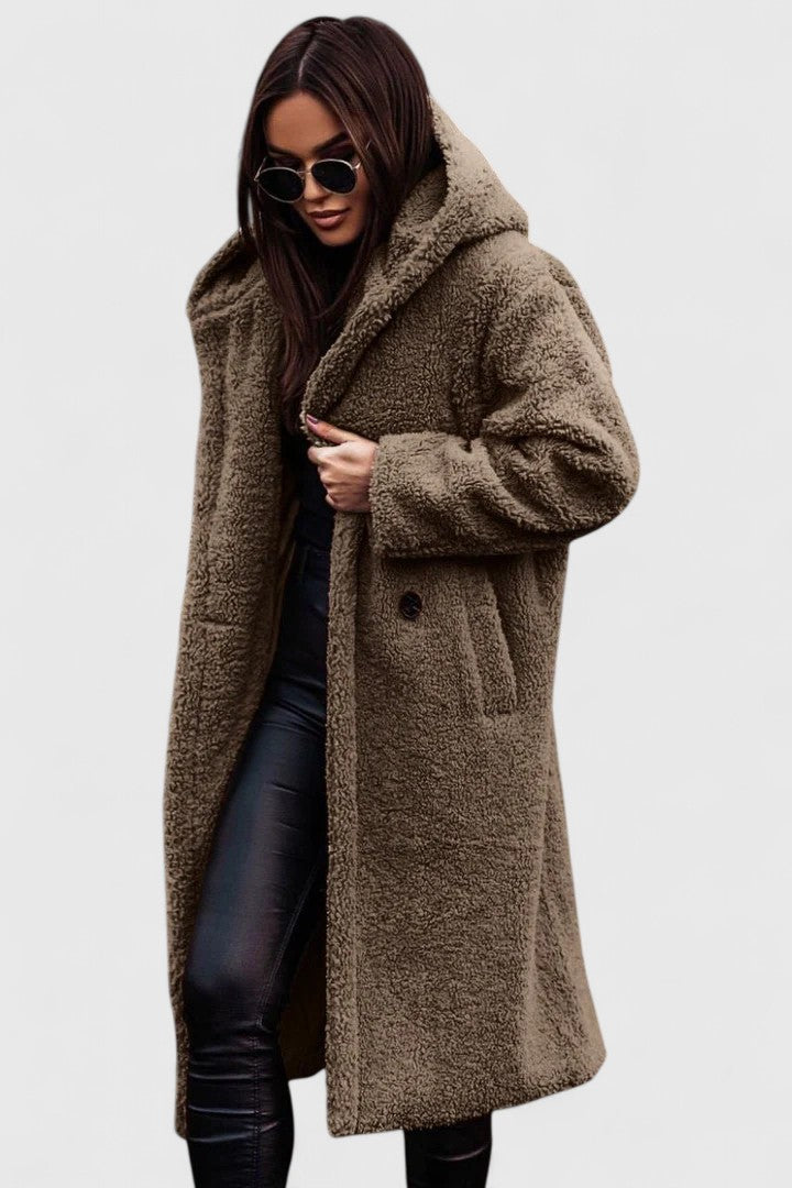 Veste élégante beige Brionyssa de Danoir Paris, style sophistiqué avec coupe moderne et détails raffinés.