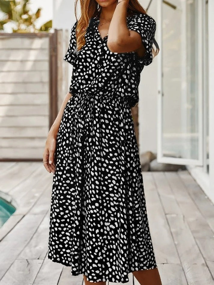 Robe fluide sophistiquée Edith de Danoir Paris en tissu beige, vue de face, élégante et élégante pour occasion spéciale